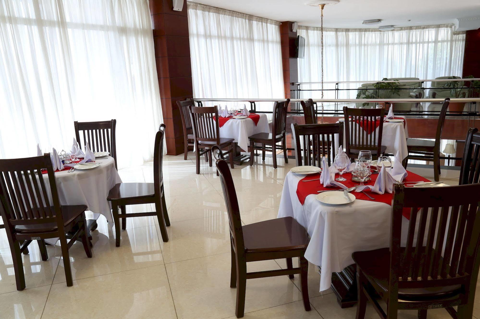 Afarensis International Hotel Addis Abeba Esterno foto